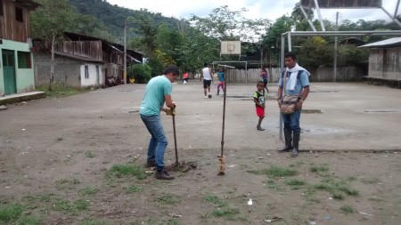 Toma de muestras para ensayos de laboratorio para el diseño de la cubierta de la cancha para el Resguardo de San Carlos Municipio de Santa Rosa depto del Cauca