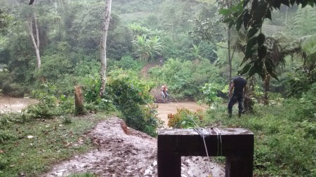 Tarabita por donde se transportan sobre el río Villalobos en el Cabildo de Tandarido Municipio de Santa Rosa Cauca en este lugar se diseñó un puente colgante peatonal y caballar 