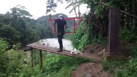 Tarabita sobre el río Villalobos en el reguardo de Tandarido Municipio de Santa Rosa Cauca
