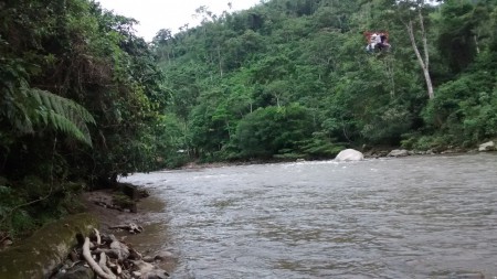 Tarabita sobre el río Villalobos 